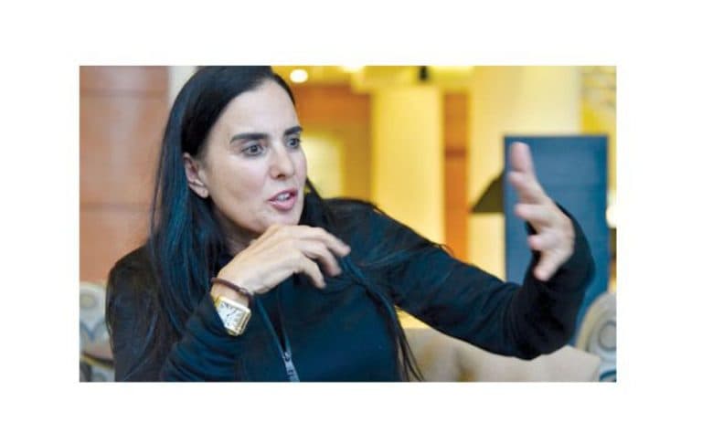 Isha la australiana conocida como embajadora de paz, durante su visita en el país.