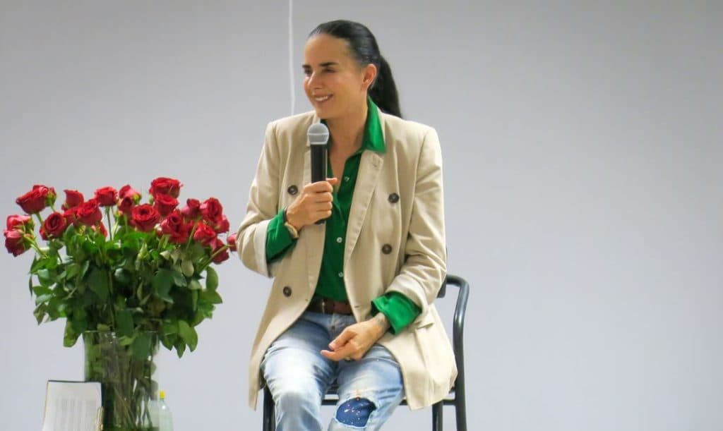 Isha Judd, creadora del sistema de autoconocimiento y bienestar integral, contó cómo se sentía antes de conectarse internamente y dejar ir sus miedos para crear este mecanismo. «Llegué a un punto dond