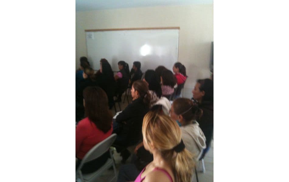 Te envio algunas fotos de un seminario de labor social que llevaron a cabo estudiantes de Leon e Irapuato, en la CASA DE APOYO A LA MUJER.
