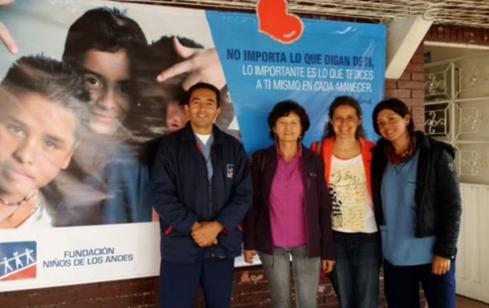 Les escribo para contarles de la hermosa labor que estamos haciendo aquí en Bogotá. Todos los miércoles estamos yendo a la Fundación Niños de los Andes a enseñar el Sistema Isha. Esta fundación da…