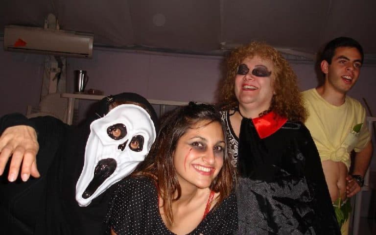 Halloween en la I Uruguay – 1 al 14 de Noviembre Hola Annie. Te cuento que ya casi es Halloween y aquí en «La I» estamos preparando todo, los maestros ya tenemos nuestros disfraces y con los estudiant