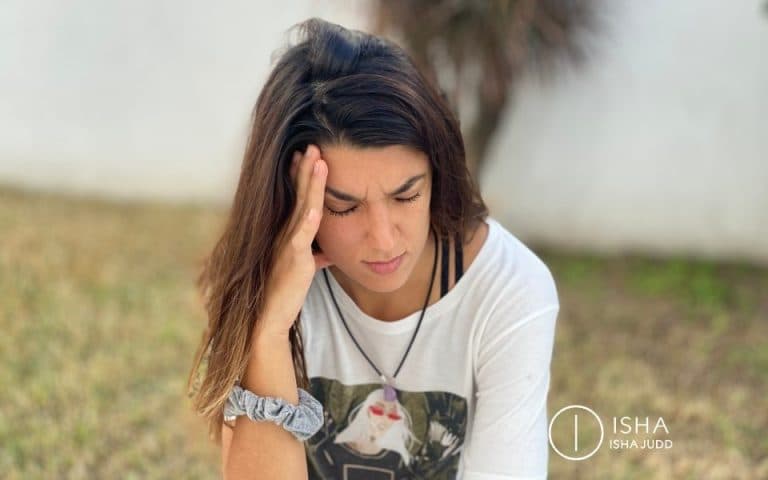 Si aprendes a ver tus pensamientos como un sonido pasajero, en vez de dejar que te envuelvan, empiezan a perder poder sobre ti.