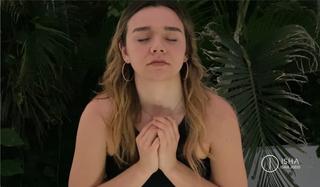 Tú eres tu entorno: todo es un gran espejo que te refleja el amor cuando te amas, y el miedo donde aún no lo haces. Cuando te sanas, sanas al mundo.