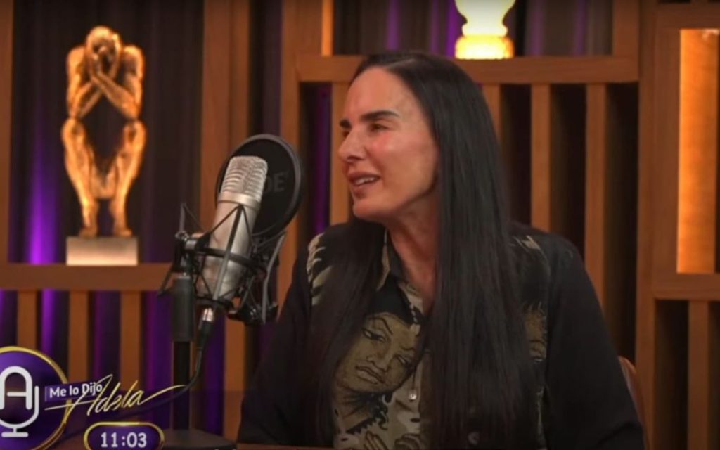 Isha en entrevista con Adela Micha